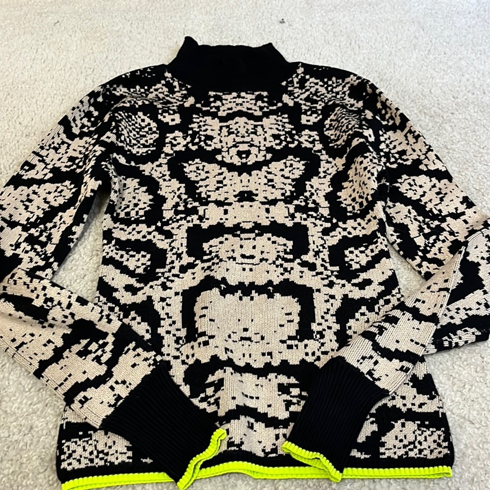 Derek Hart black and tan print size small sweater
